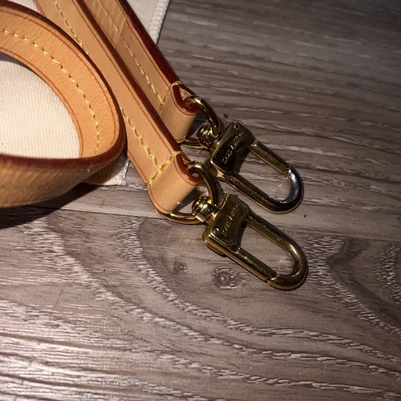 Authentic Louis Vuitton croisette in azur/pink interior - Picture 11 of 17